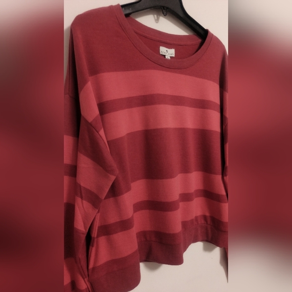[5x$20] New Red Stripes Top / Size L Junior - Picture 2 of 6